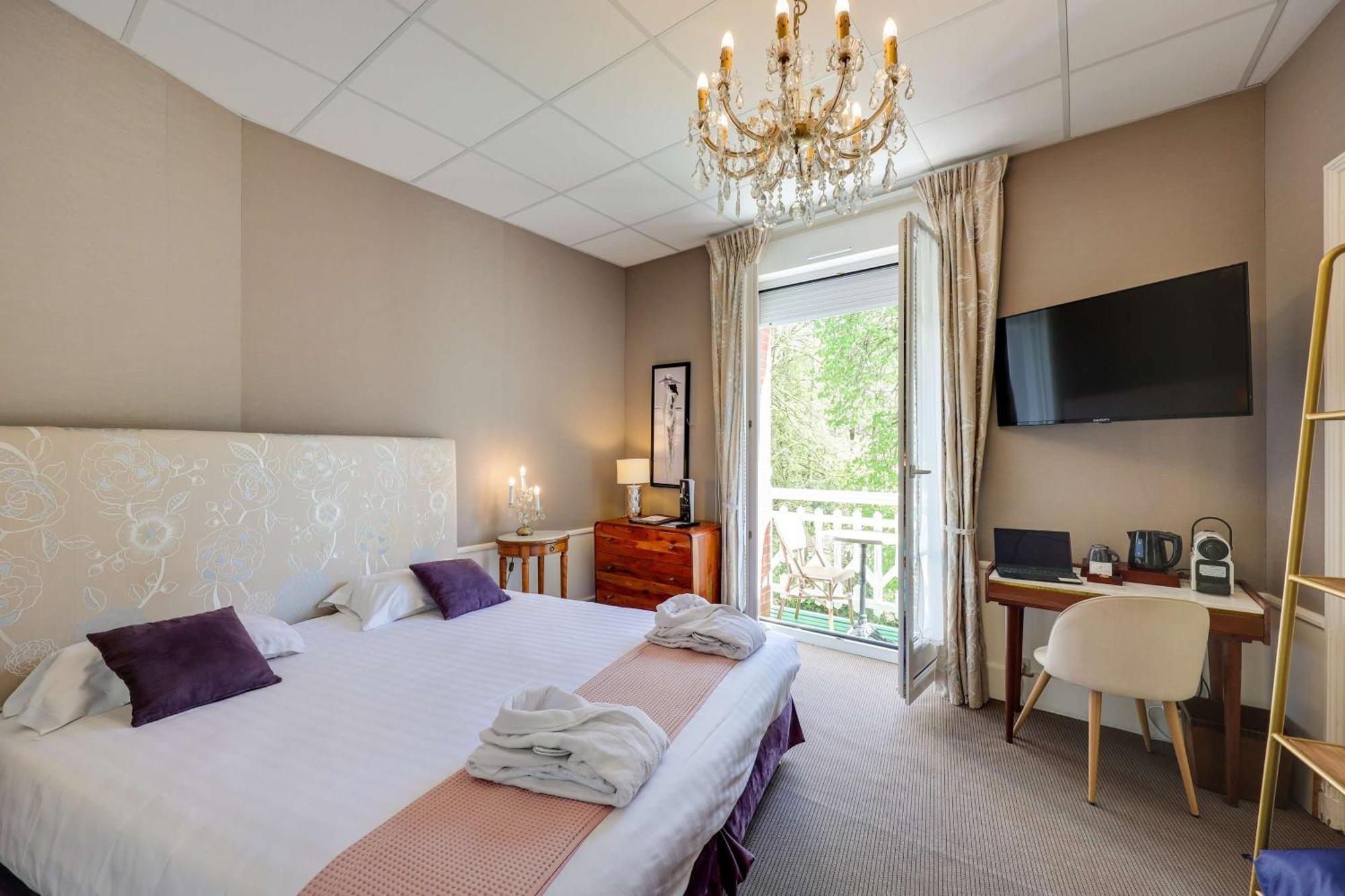 Brit Hotel & Spa Le Roc Au Chien Bagnoles de l'Orne Normandie Esterno foto